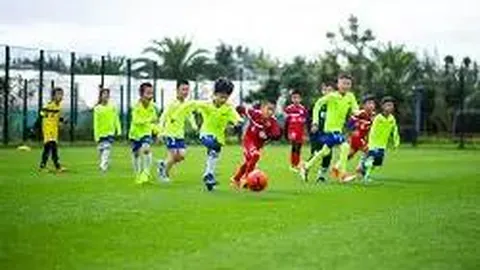 C罗悠然度假：豪华游艇共度浪漫时光，健硕身材引粉丝艳羡